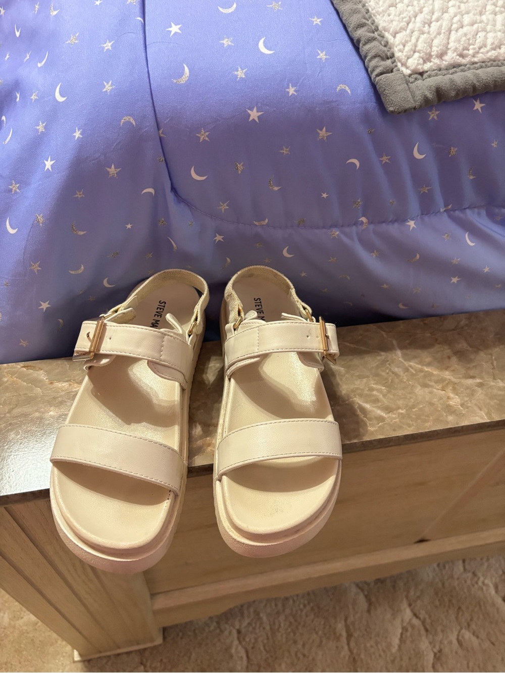 Steve Madden Kids Cream Adjustable Buckle Strap Sandals